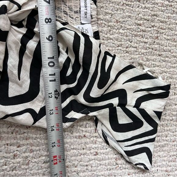 Midnight Sky Printed Crop Flutter Sleeve Blouse NWT - Picture 6 of 8